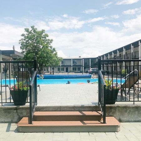 Oasis Inn Келоуна Екстер'єр фото