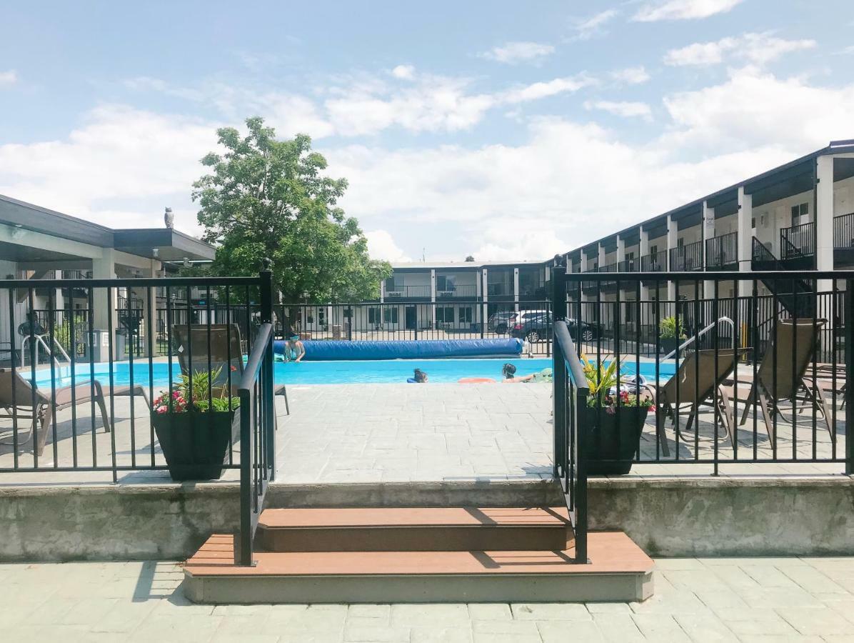 Oasis Inn Келоуна Екстер'єр фото