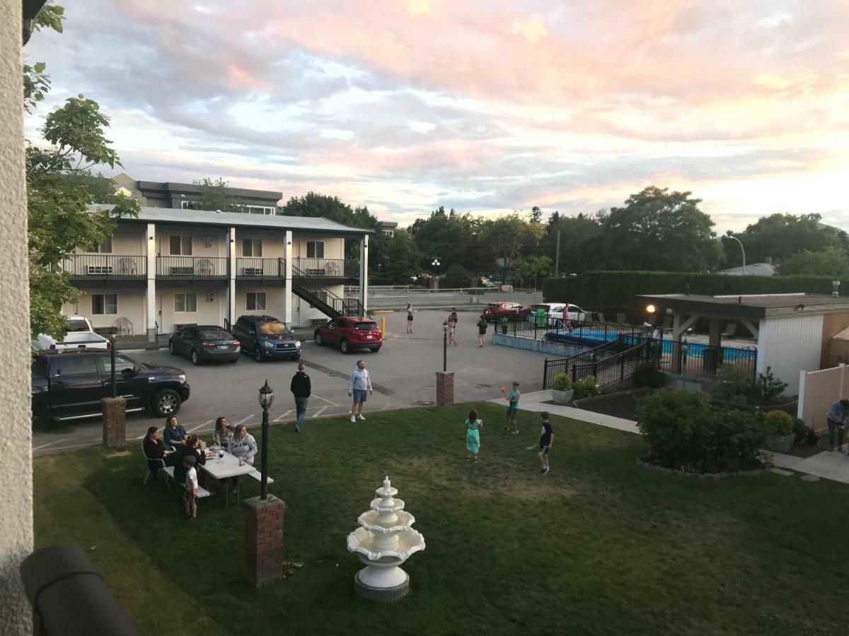 Oasis Inn Келоуна Екстер'єр фото